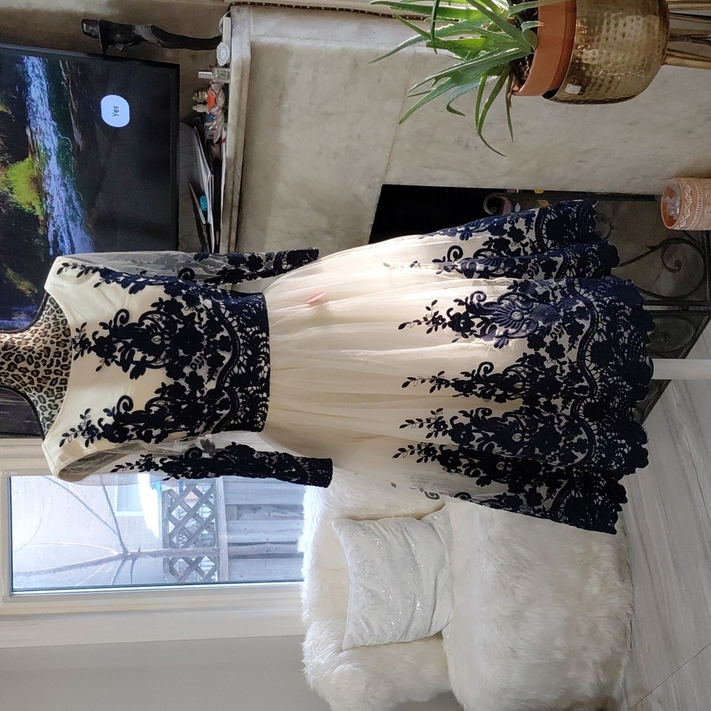 Fits Size Small Chi Chi London Navy and Cream Floral K Dress